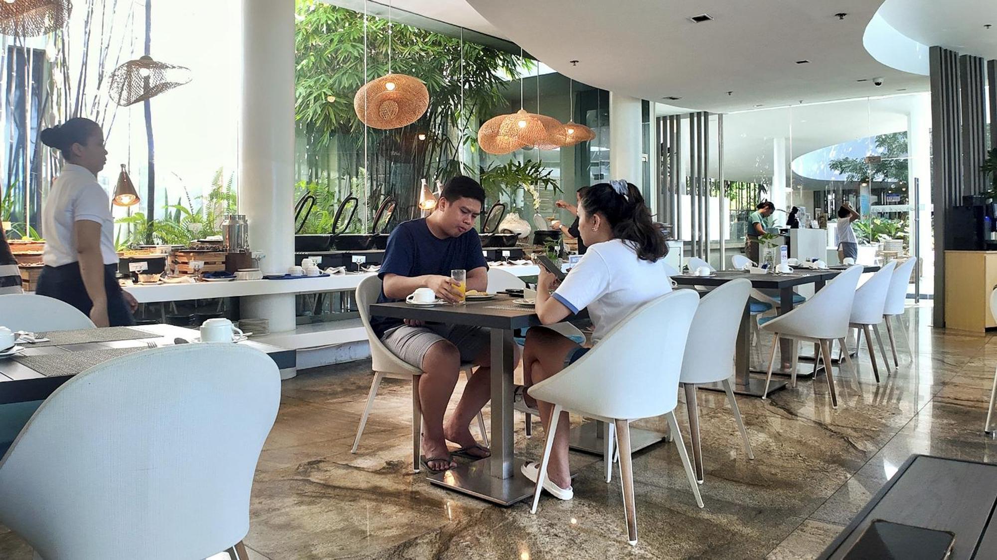 Dominiks Stylish Resort Gem Ocean View Pool Queen Bed At Tambuli 8 Floor Fast Wifi Lapu-Lapu City Exteriör bild
